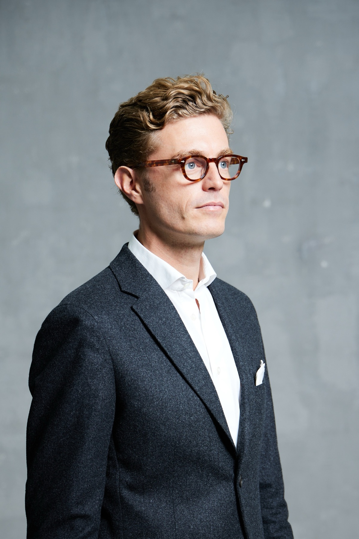 Portrait photo corporate en studio photo avec éclairage professionnel à Paris