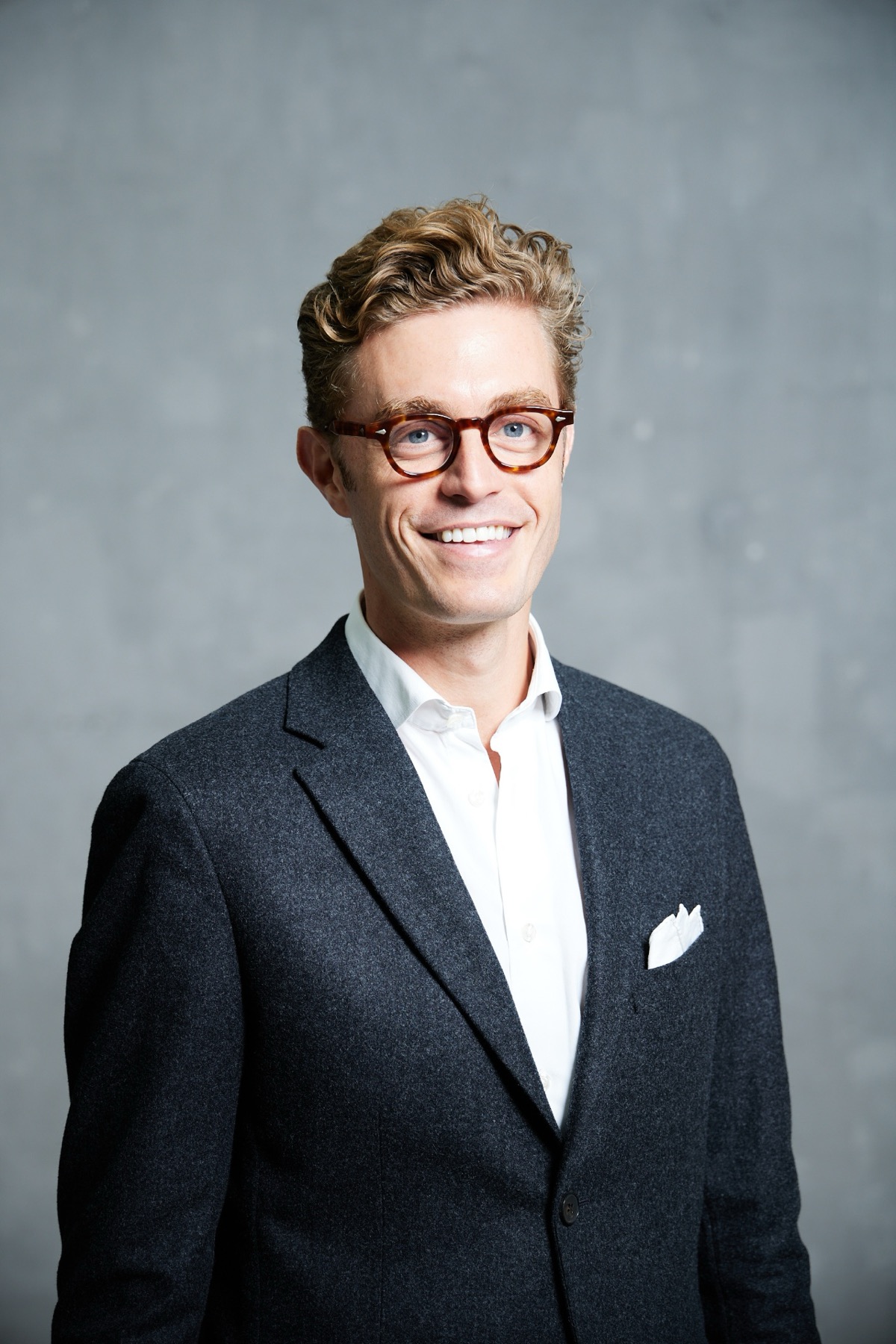 Corporate portrait photographer in Paris — studio sessions and on-site coverage